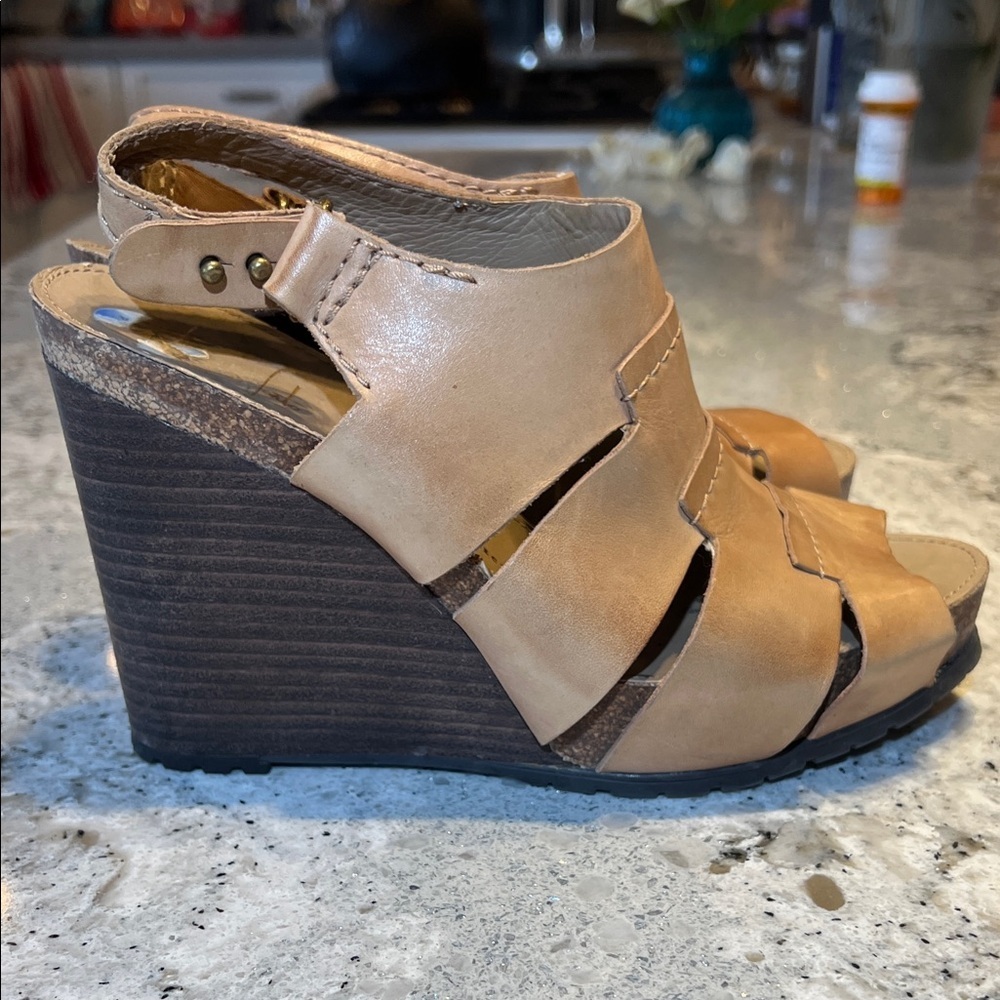 Franco Sarto Brown Leather Wedge Sandals Size 7.5 EUC - Picture 3 of 10